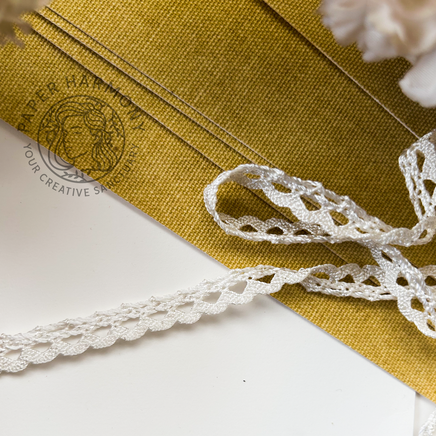 Mini Scallop Lace Off-White, 1 MTR - Paper Harmony